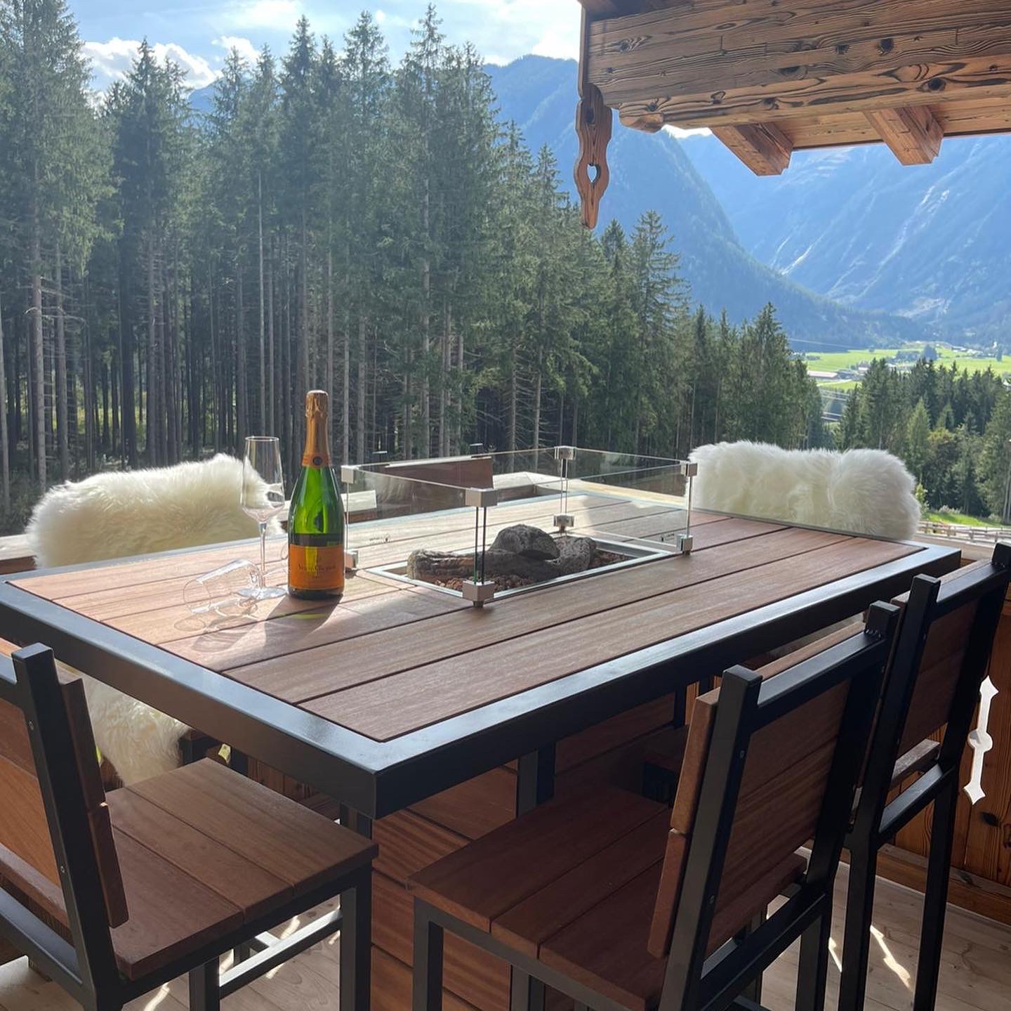 High Dining vuurtafel met geïntegreerde gasbrander geschikt voor horeca en vakantieparken.